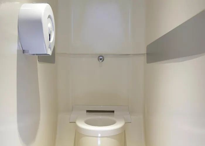 Отель Hotelf1 Actipole 2*